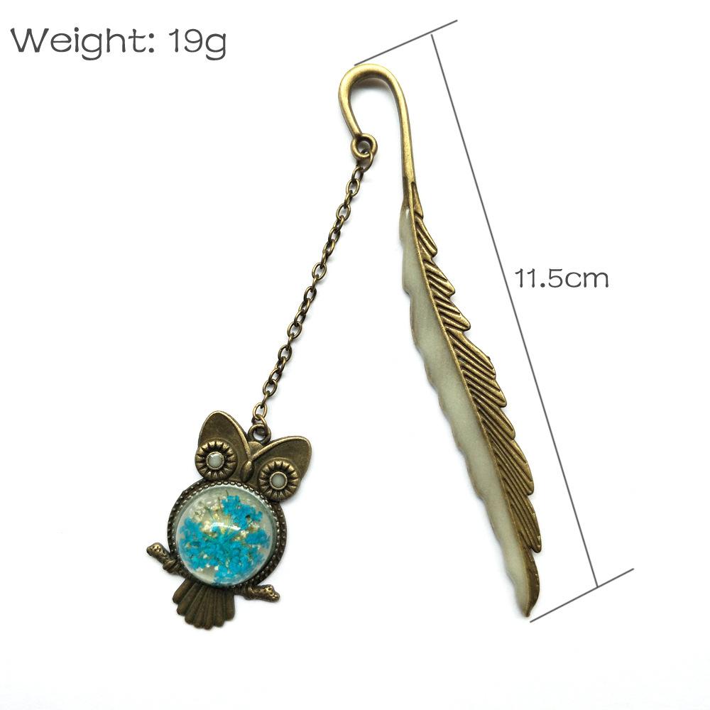 1Pc Luminous Feather Bookmark Retro Glowing Whale Tail Metal Bookmark Fluorescent Owl / Butterfly Bookmark
