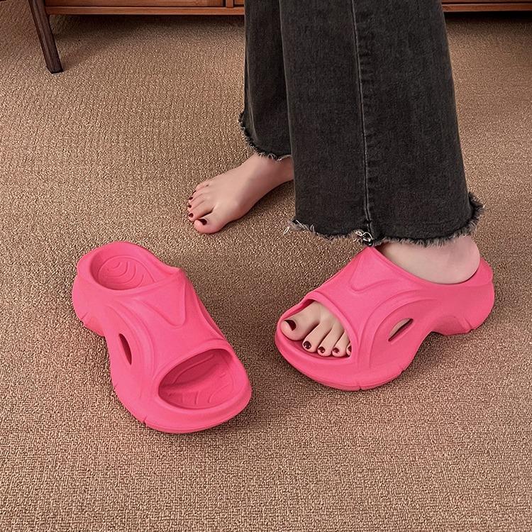 Stepping on shit feels thick-bottomed heightening cool slippers for women's summer wear 2025 new seaside beach fashion casual one-word slippers