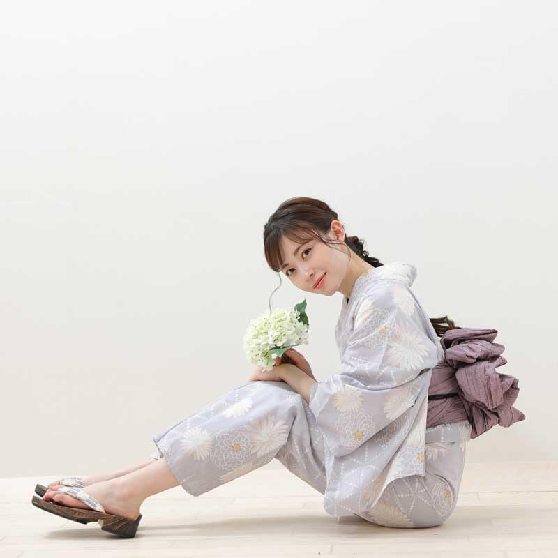 Kimono Hiroba Yu Yukata Set In Greige with White Chrysanthemum School Student Yukata One Size Fits Perfect for Fireworks Festivals and Summer Women's
