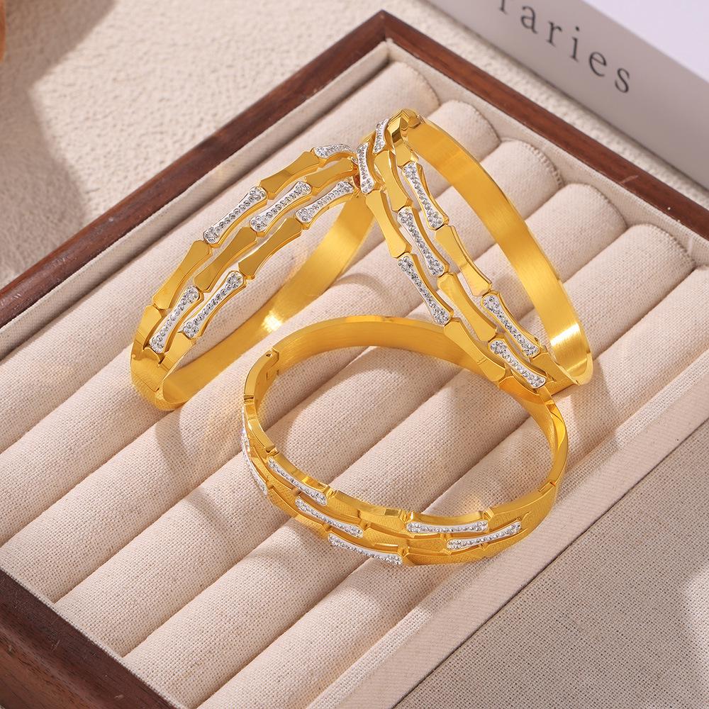 18k Gold-Plated Titanium Steel Hollow Geometric Diamond Bracelet for Women