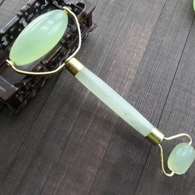 Massage Roller - Natural - Jade Stone - Anti-aging - Revitalizes the Face - Unisex