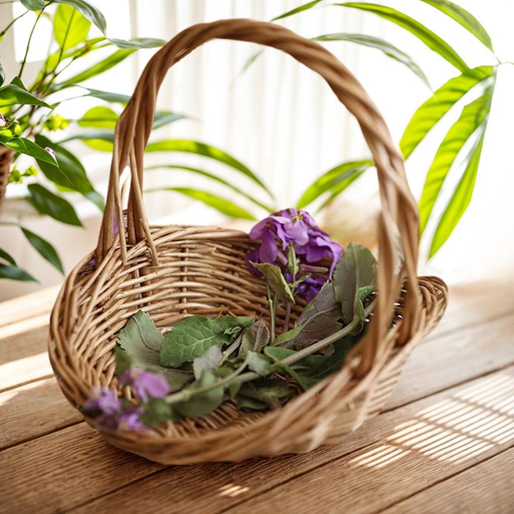 Stilvoller handgewebter Blumenkorb, handlich zum einfachen Tragen, ideal für Hochzeitszeremonien und Heimdekoration
