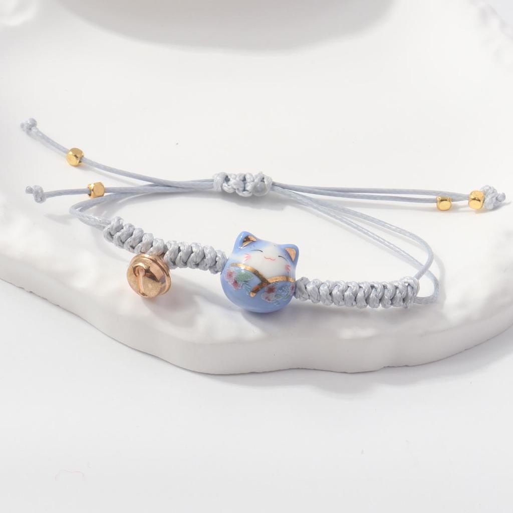 Geflochtenes Armband mit Glückskatze in Bonbonfarben für Damen