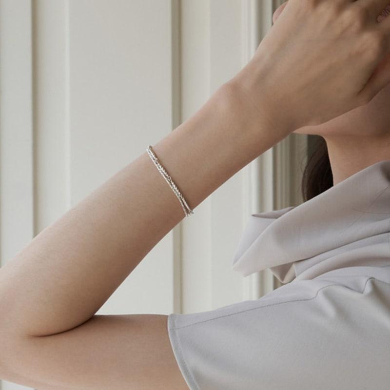 Dawn of Me New. Shell Chain Bracelet