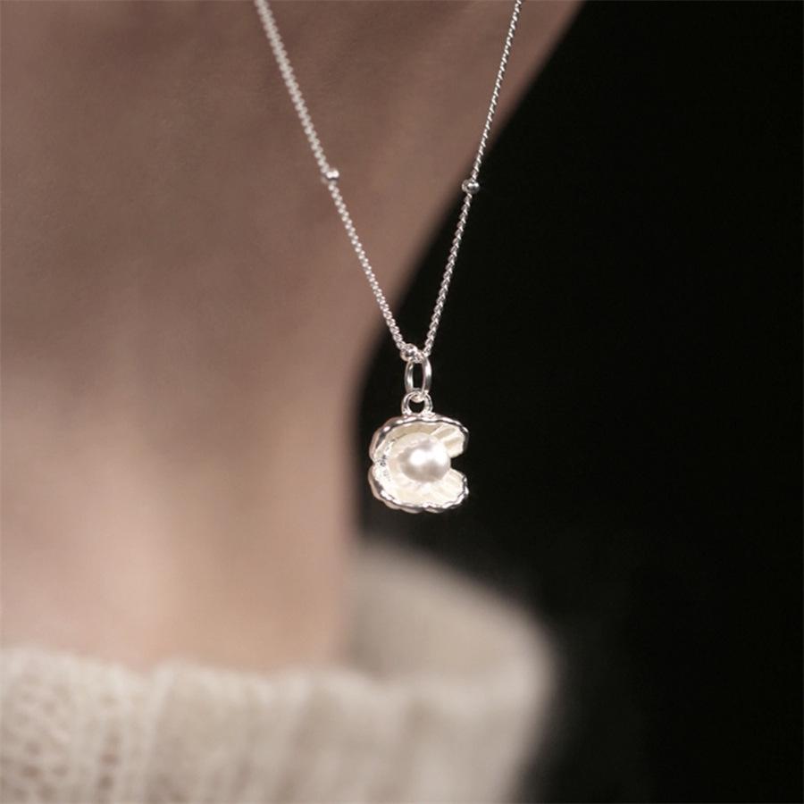 S925 Sterling Silver Pearl Necklace - Non-Fading High-End Clavicle Chain, Light Luxury Versatile Pendant for Women, New Summer Collection.