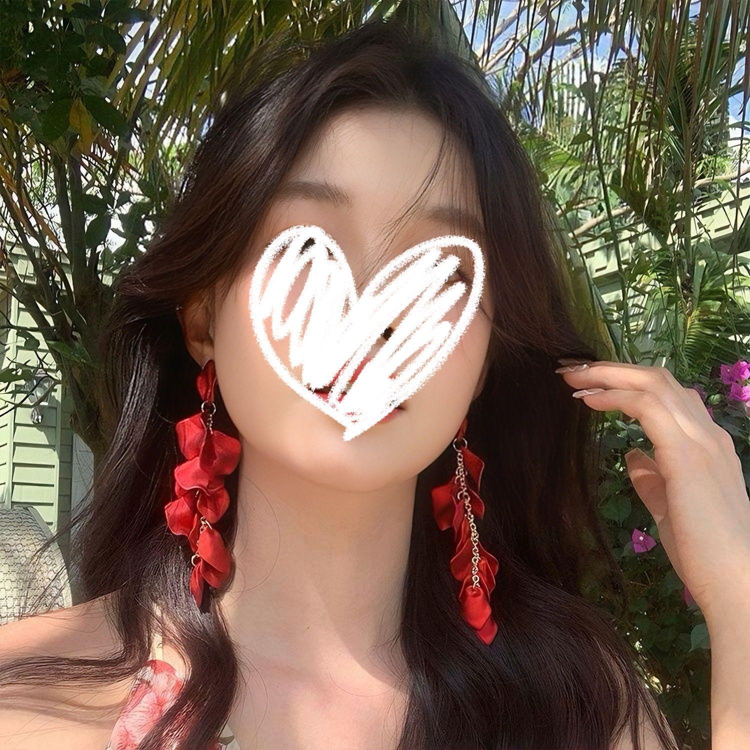 Retro exaggerated personality long red petal earrings temperament advanced flower earrings atmosphere bridal earrings красный