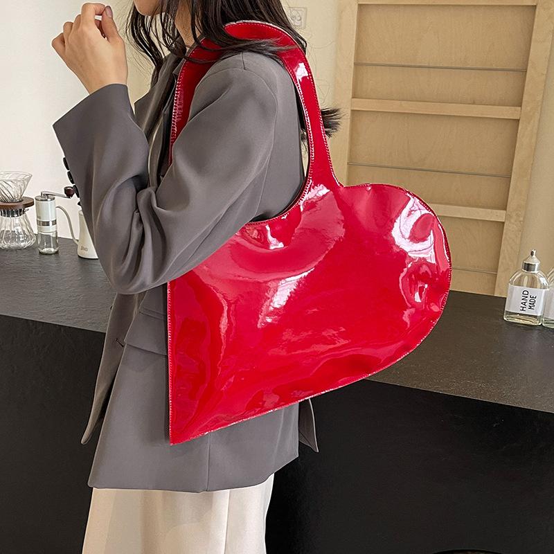 Women's bag new niche underarm bag women's fashion shoulder women's bag creative versatile heart-shaped handbag