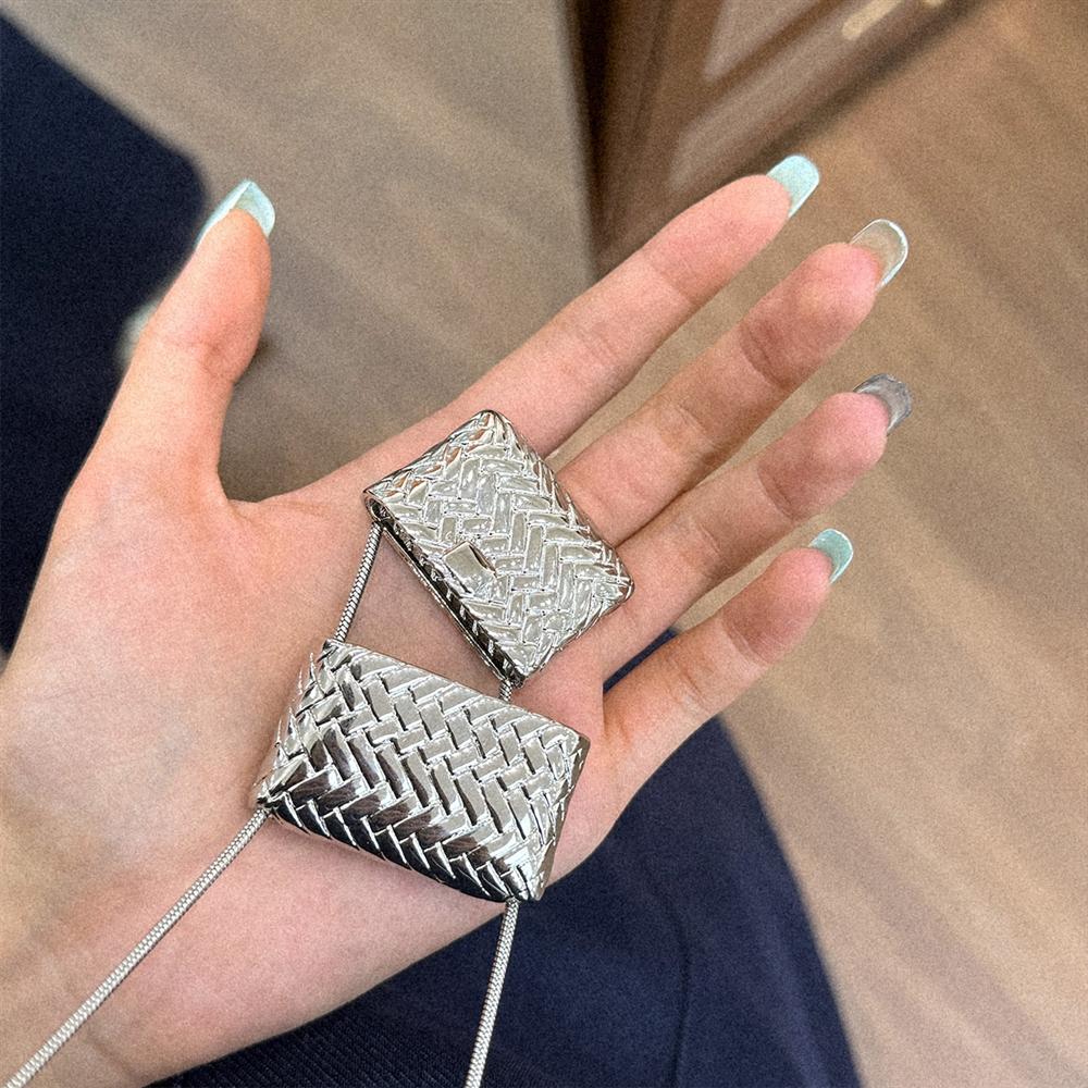 Minimalist Fashion Vacation Style Bag Pendant Long Necklace for Women Luxury Unique High-End Vintage Layered Sweater Chain