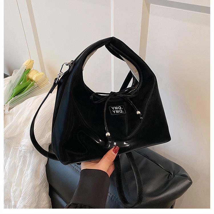Niche bag women's 2025 spring and summer new fashion messenger bag high-end casual portable dumpling bag