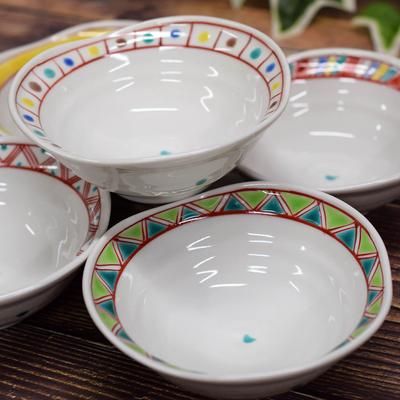 Waza no Kura Stilfuldt Kutani Keramik Lille Sæt med Forskellige Farver Japansk Traditionel Japansk Servering Fremstillet i Perfekt til Bryllup og Service, Skåle,