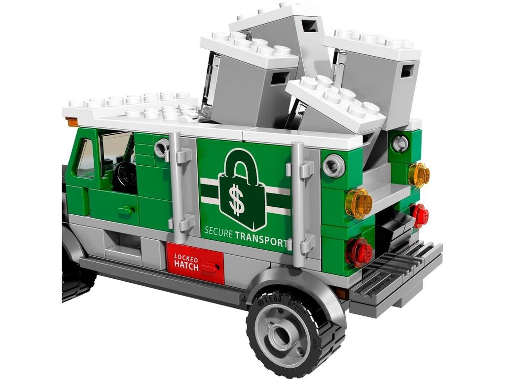 LEGO Super Heroes Doctor Octopus Truck Robbery 76015