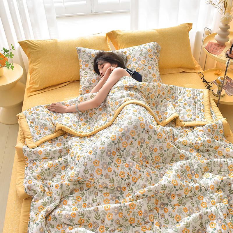 Comfortable Summer Quilt Cooling Sensation Lightweight Blanket Coolness Bare Sleeping Quilted Comforter Duvet  Flower Printed Quilted Bedspread