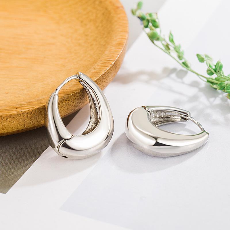 Women's Oval Geometric Hoop Earrings - Simple European & American Style, Trendy Commuting Jewelry.