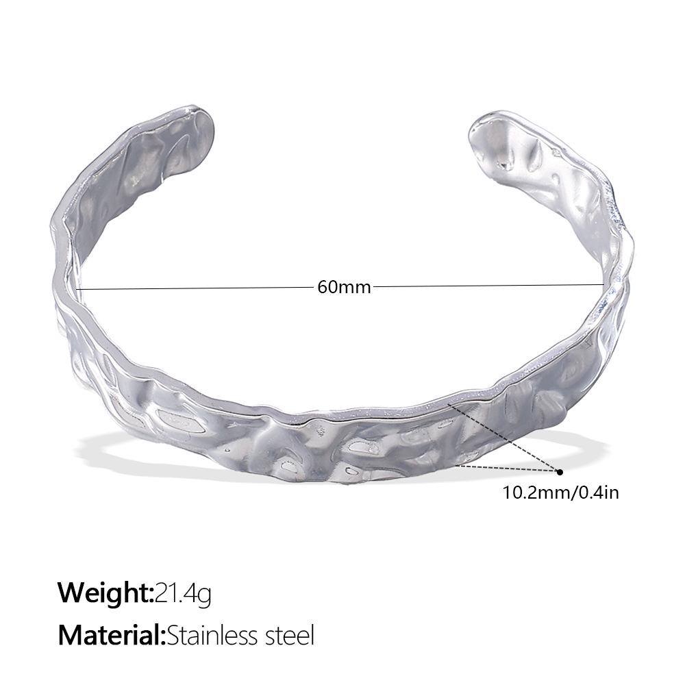 European & American Trendy 18K Gold-Plated Hammered Stainless Steel Bangle for Women