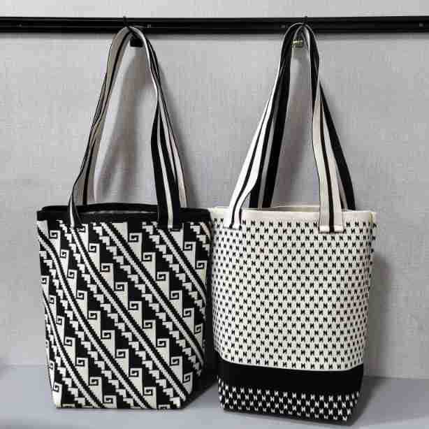 New Women's Knitted Shoulder Bag Large Capacity Bucket Bag for Shopping Commute Crossbody