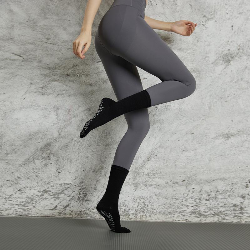 Professional Non-Slip Five-Finger Yoga Socks for Pilates, Aerobics, Indoor Sports, and Fitness - Sweat-Absorbent, Breathable, Mid-Calf Floor Socks.