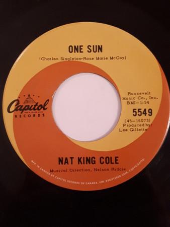 

7inch Record NAT KING COLE - One Sun / Looking Back 5549 Capitol Records 1965 Canada Jazz Used