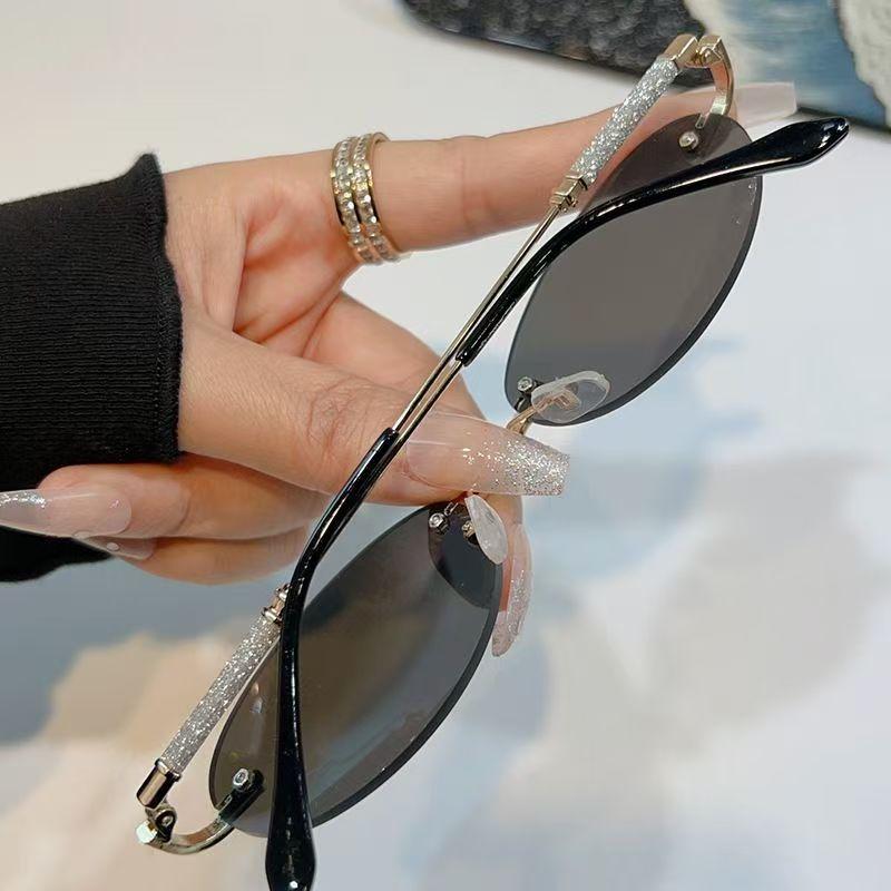 Rimless Sunglasses Rectangle Fashion Popular Women Shades Small Square Eyeglasses for Female Male Summer Traveling Oculos