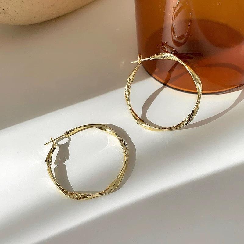 Hollow Geometric Statement Women's Hoop Earrings Gold Metal Square Uneven Twisted Loop Earrings for Female brincos