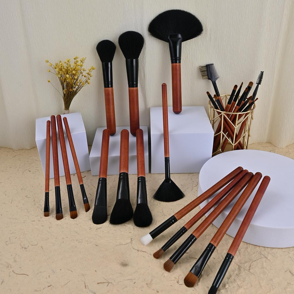 Um conjunto completo de 26 pincéis de maquiagem de pelo de animal, conjunto de maquiador profissional, pincel de contorno, pincel de sombra, pincel de beleza