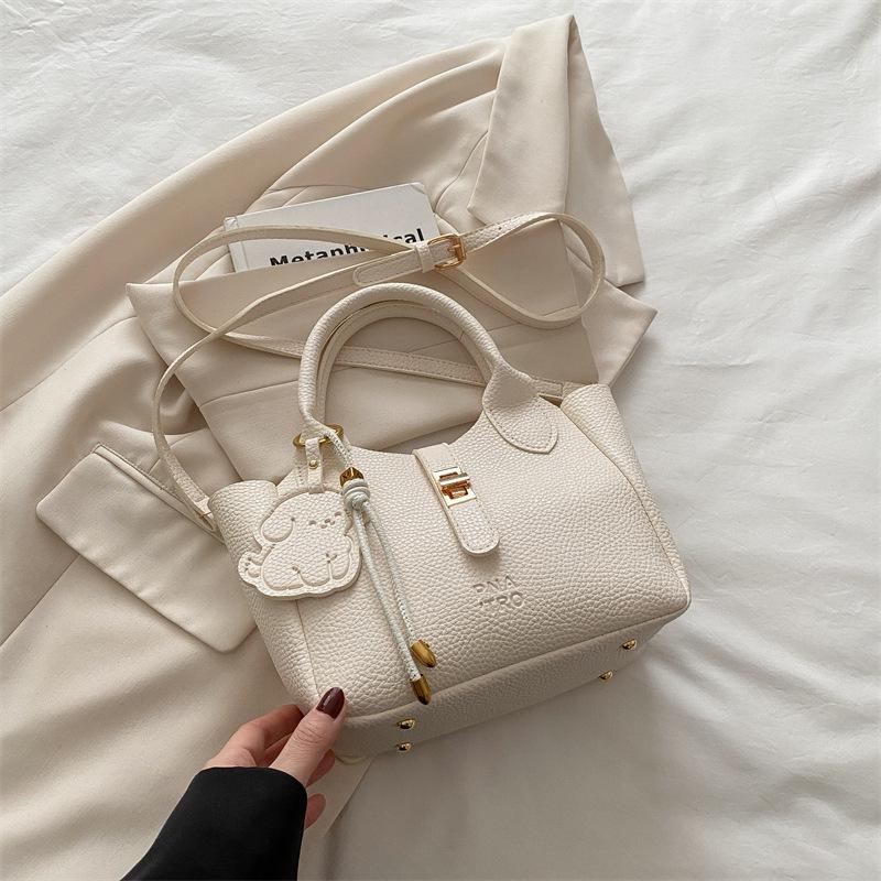 Large-capacity bags women's spring and summer versatile new casual messenger bags are now popular bucket bags
