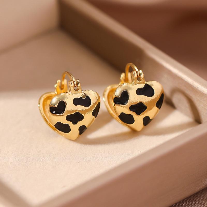 Korean Leopard Print Heart Earrings: Retro Frosted, High-End, Versatile Autumn/Winter Ear Studs for Women