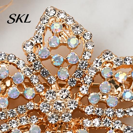 Strong Buckle Brooch Maple Leaf Brooch, 3D Hollow Design Lapel Pin with Enamel Rhinestones, Anti-exposure Electroplating Badge for Coats Shirts