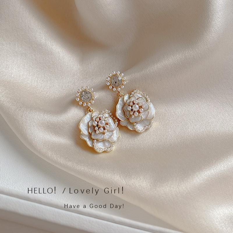 Korean Style Fashion Pearl Camellia Earrings For Women Girls Crystal Pendant Jewelry Lady Trendy Vintage Accessories Ear Rings