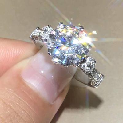 Huitan Wunderschöne Damenringe mit strahlendem Zirkonia Luxuriöser Kristall Hochzeits-Verlobungsringe Neu Gestalteter Modeschmuck