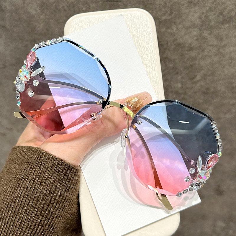 2024 Women's High-End Rhinestone Sunglasses: Slimming, Fashionable Anti-UV Sunshade