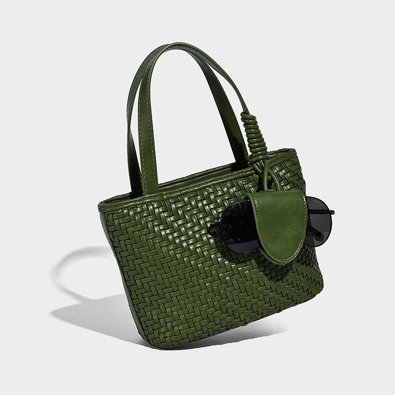 High-end Hand-woven Bag 2025 Autumn Winter New Style Basket Bag Fashionable Shoulder Bag Stylish Versatile Crossbody Bag