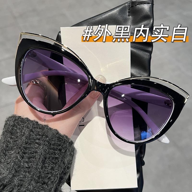 

Сонцезахисні окуляри у формі серця для дітей, милі та захищають від сонця. One Size чорний