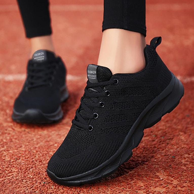 Summer new shoes, large mesh breathable sneakers, lightweight soft soles, built-up dancing shoes, running shoes