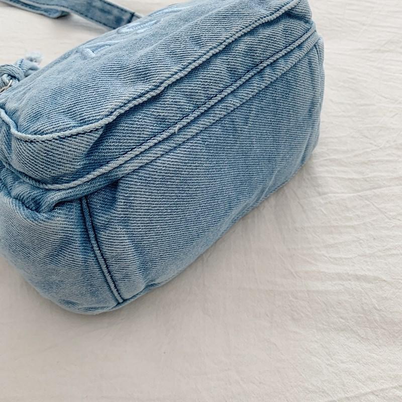 Dżinsowa torba z haftowanym napisem, wielokieszeniowa torba crossbody