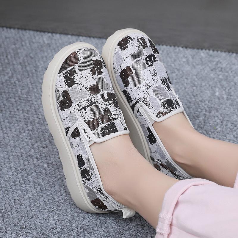 

Женская летняя новая обувь на плоской подошве, удобная и модная, дышащая, на толстой подошве, на одной педали, увеличивающая рост, нескользящая, повседневная спортивная обувь 41