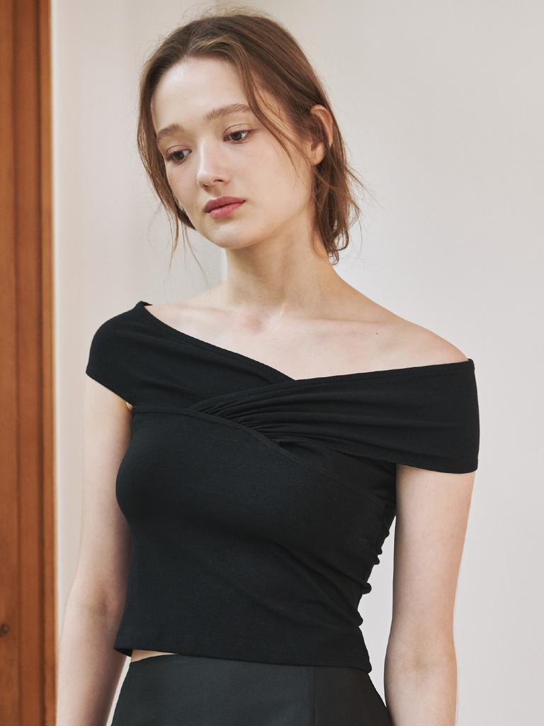 NOUVE Off-Shoulder Shirring T-Shirt - Black