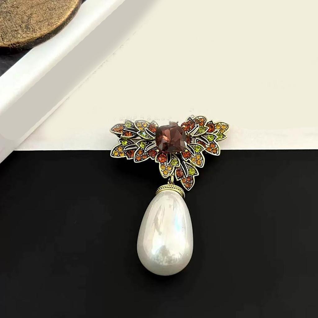 Elegant Vintage Pearl And Green Ruby Brooch Adornment With Alloy Setting For Formal Events And Fashionable Outfits