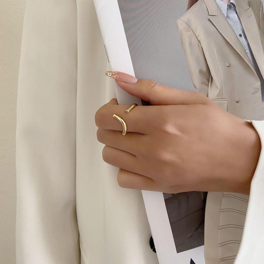 Women's French Retro Irregular Metal Open Ring - Cold Style, Versatile and Unique.