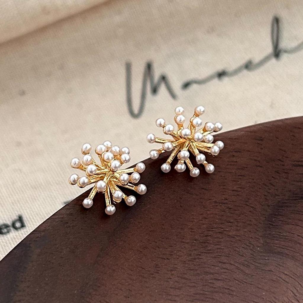Firework Bloom Pearl Stud Earrings - Elegant Women's Light Luxury Accessories with Versatile Copper Needle Alloy Design.