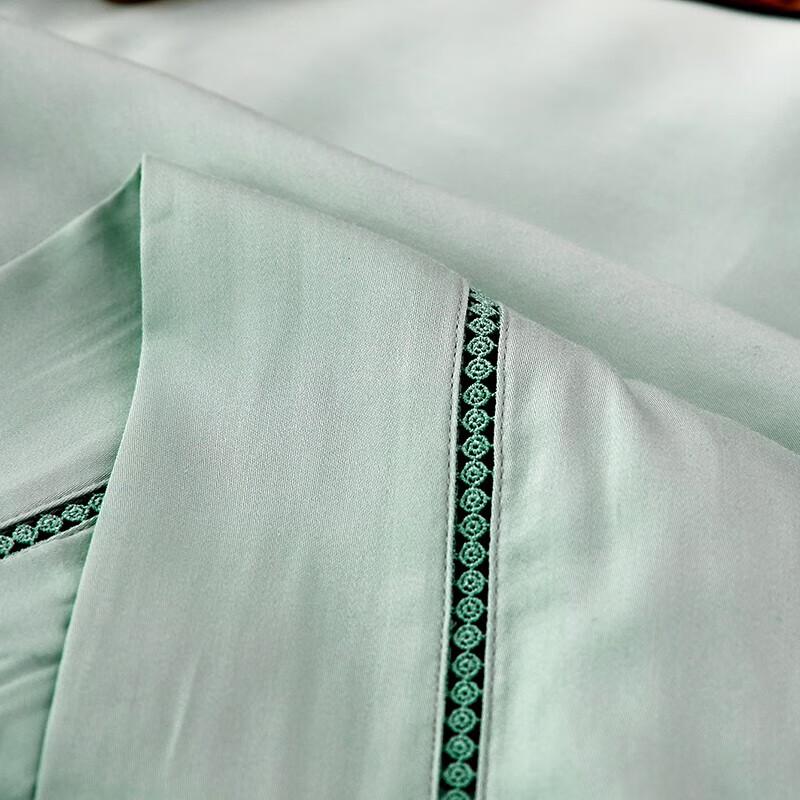 BGM-BD209 Embroidered Mulberry Silk Quilt