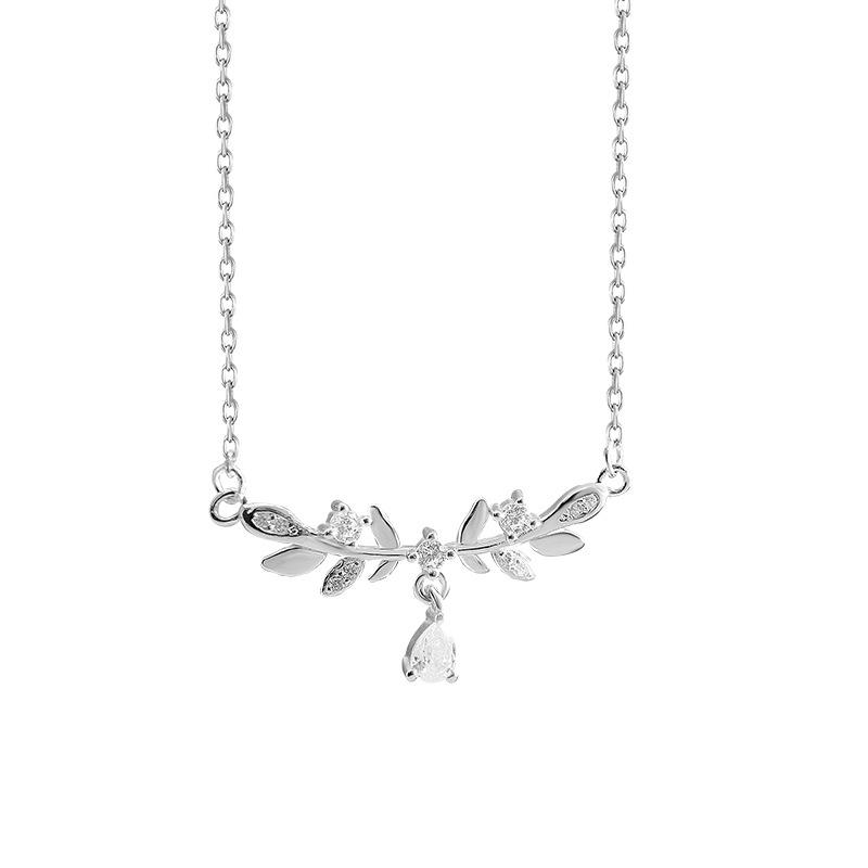 Exquisite Leaves Water Drop Necklace for Women with High-end Feeling for Girlfriend Clavicle Chain