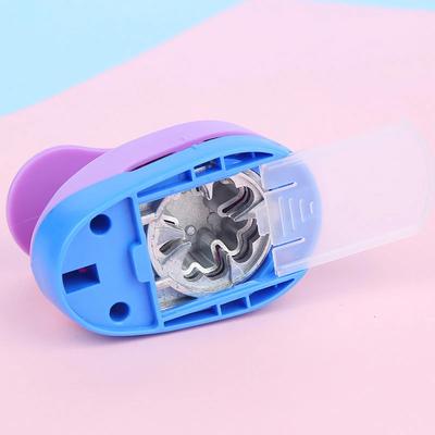 1 Stück Zufällige Farbe DIY Prägepräger Scrapbooking Maschine Papierstanzer Loch Handgemachte Dekorationsartikel