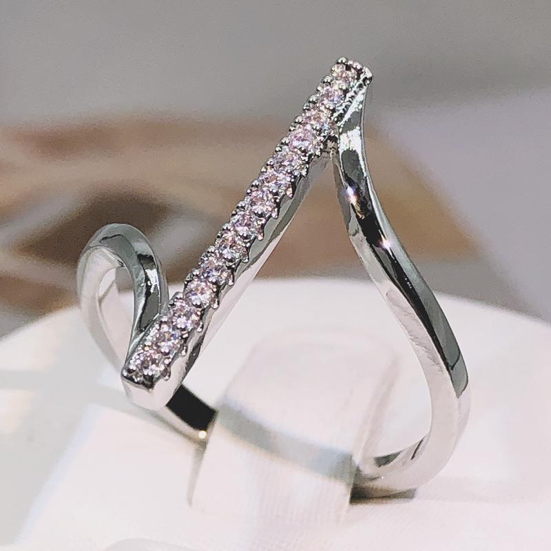 High Quality Unique “Z” Shape Silver Color Women Finger Ring Wedding Band Bridal Shine Crystal Zircon Fashion Party Wedding Ring