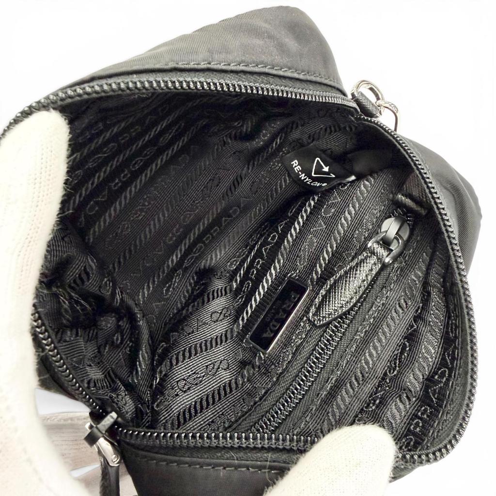 Excellent PRADA Cosmetics Pouch Vera Re-Nylon Mini Pouch Small Triangle 1NS175 Used
