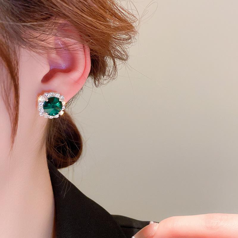 Smaragd-Diamant-inlaid Quadratische Ohrringe: Trendige, vielseitige und Retro-Ohrschmuckstücke mit einem hochwertigen Gefühl