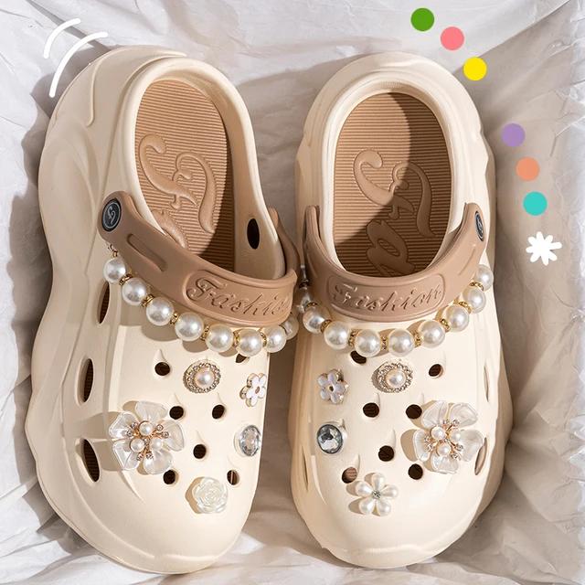 

Модные сандалии на массивной платформе с жемчужной цепочкой для женщин 2024 лето, сандалии для пляжа на толстой подошве, женские сабо EVA с цветами, нескользящая садовая обувь 40-41 хаки