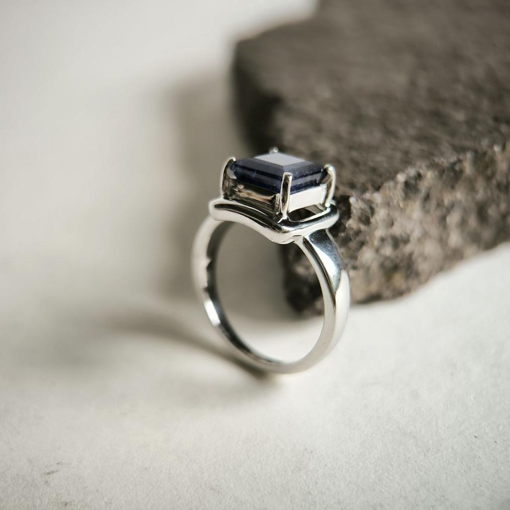 Серебряное кольцо с натуральным сапфиром 3.6ct, вес изделия 4,4 гр (2181125)
