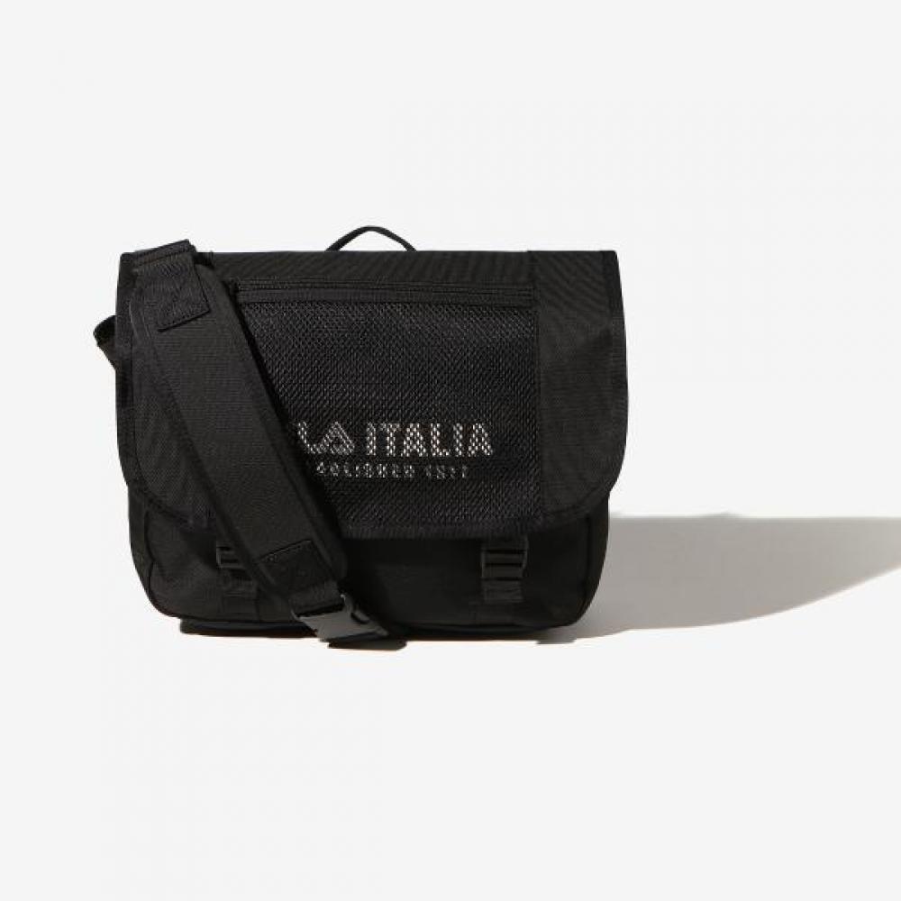 

Fila Medium Messenger Bag Linear blacks/FREE