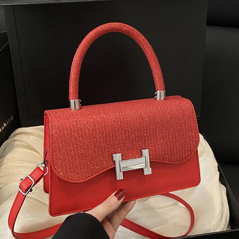 

2025 spring new niche design messenger bag casual fashion women s bag simple commuter foreign shoulder bag красный