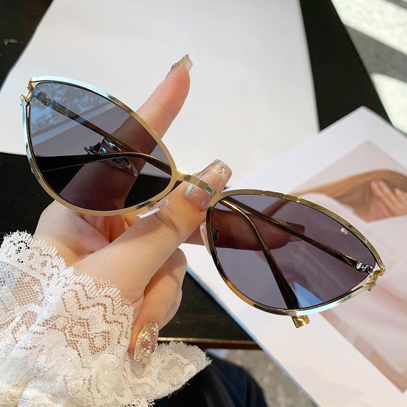 European and American style hip hop personalized sunglasses yellow metal full frame glasses hollow frame triangular cat eye women's sunglasses
